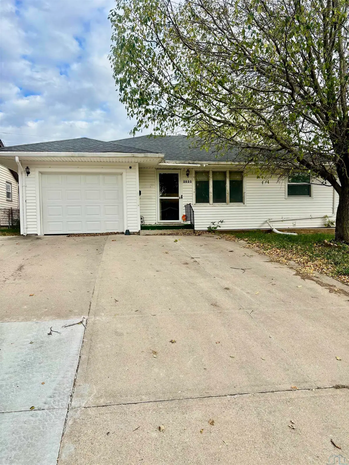 2820 S GLASS ST, Sioux City, IA 51106 - #1