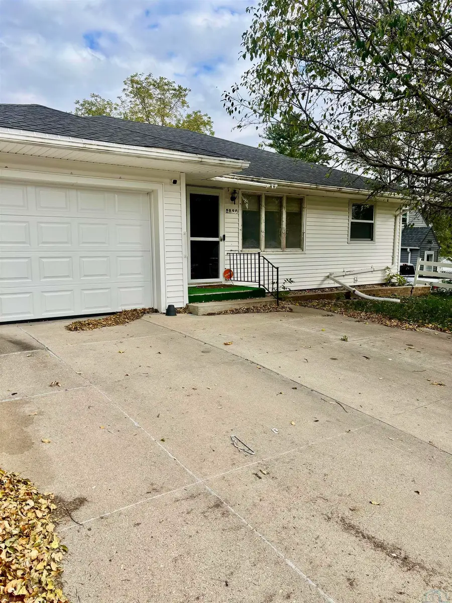 2820 S GLASS ST, Sioux City, IA 51106 - #2