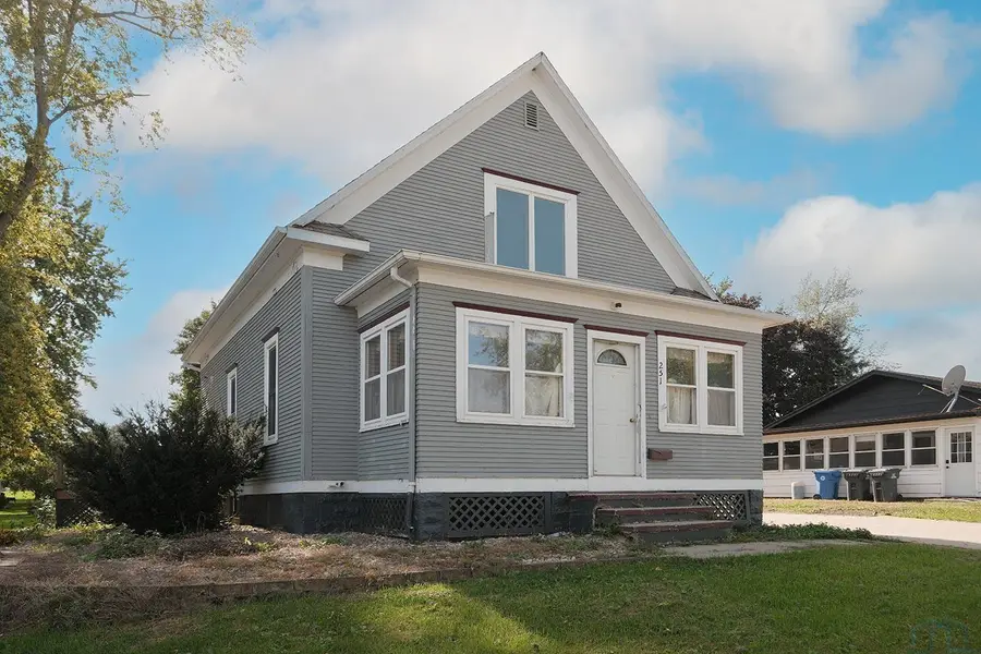 251 9th Street SE, Sioux Center, IA 51250 - #2