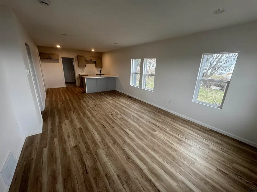 2504 Washington Avenue, Sioux City, IA 51106 - #2