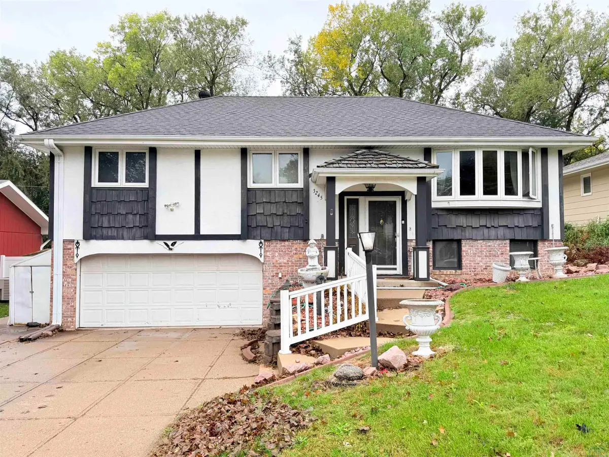 3245 Viking Dr., Sioux City, IA 51104 - #1