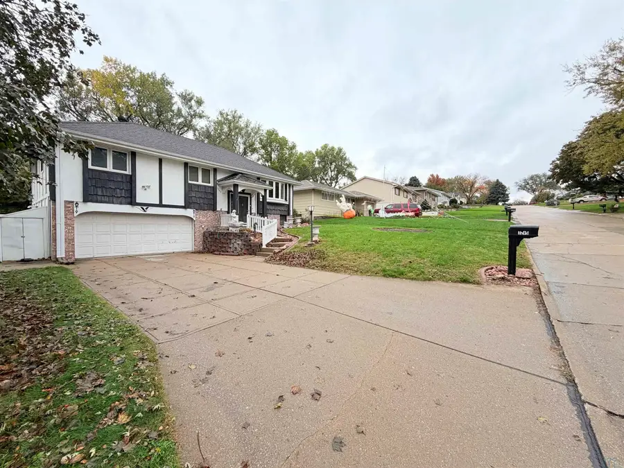 3245 Viking Dr., Sioux City, IA 51104 - #2