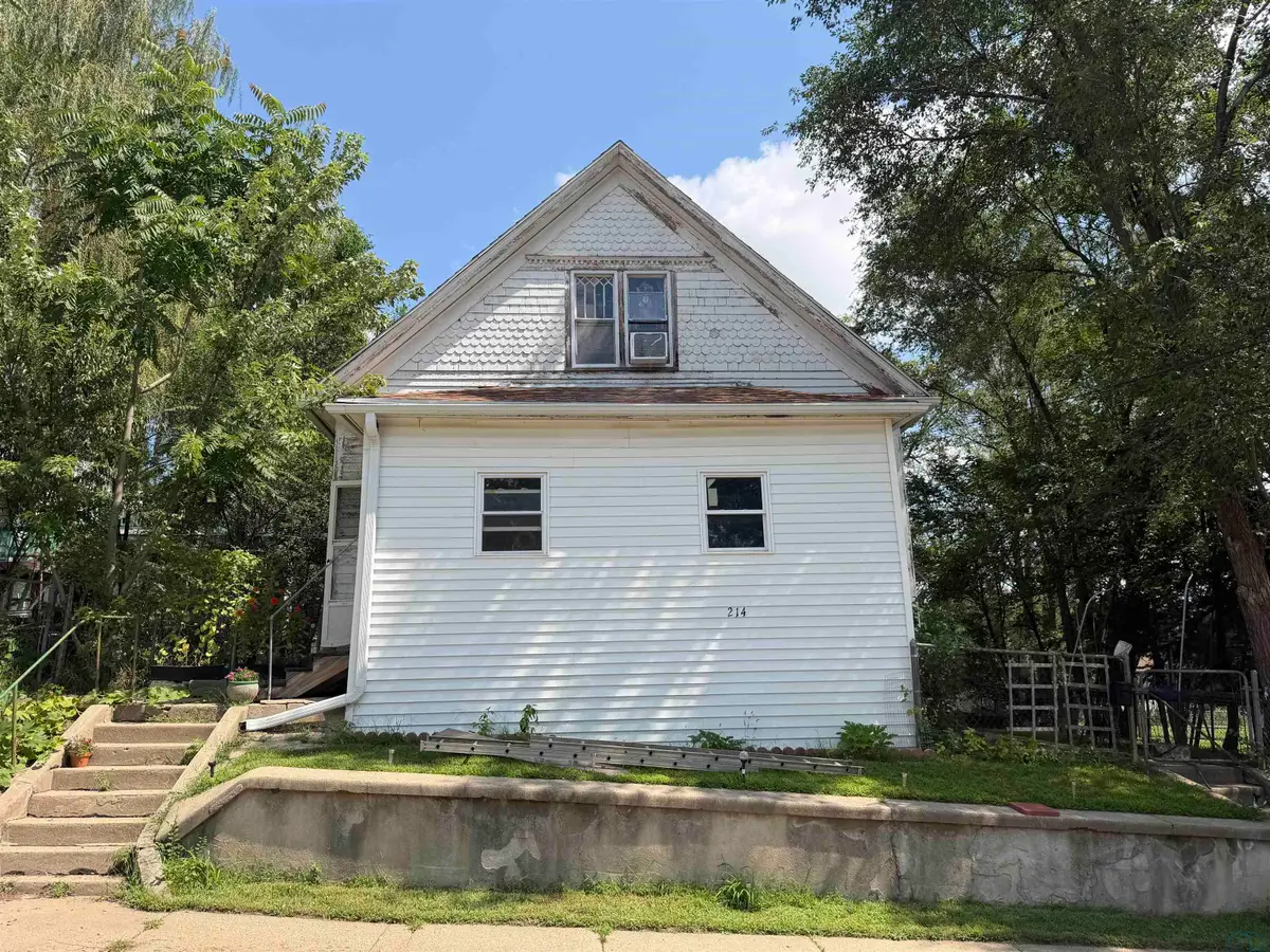 214 MYRTLE ST, Sioux City, IA 51103 - #1