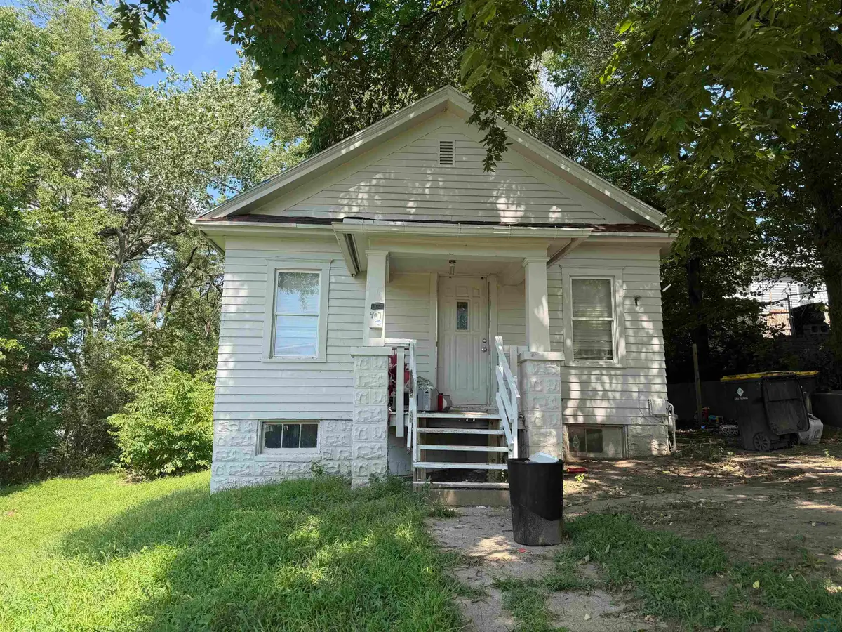 407 W 1ST ST, Sioux City, IA 51103 - #1