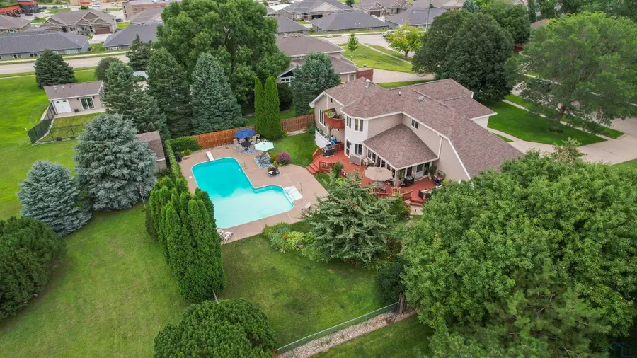 3703 Woodbine Rd, Sioux City, IA 51106 - #3
