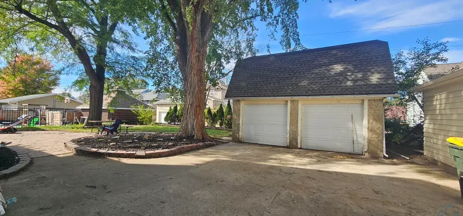 2147 SUMMIT ST, Sioux City, IA 51104 - #2