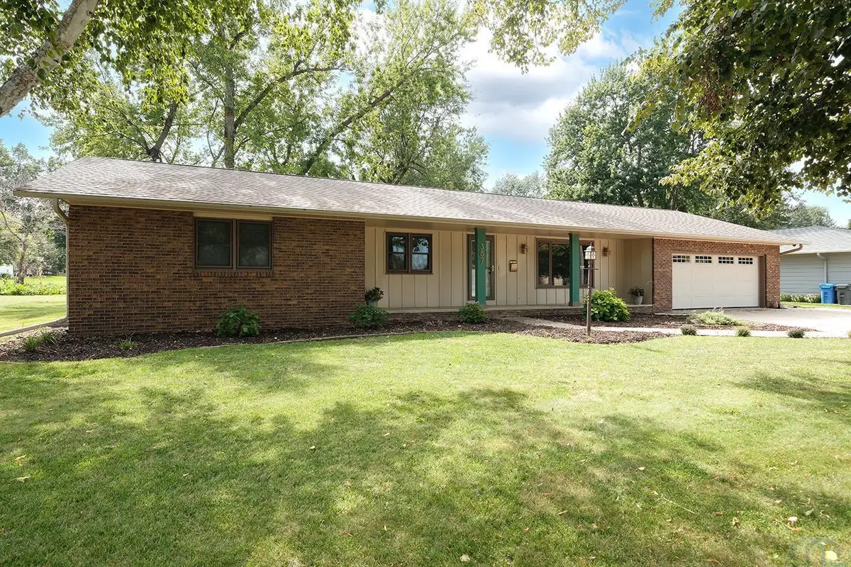 387 8th Street NE, Sioux Center, IA 51250 - #1