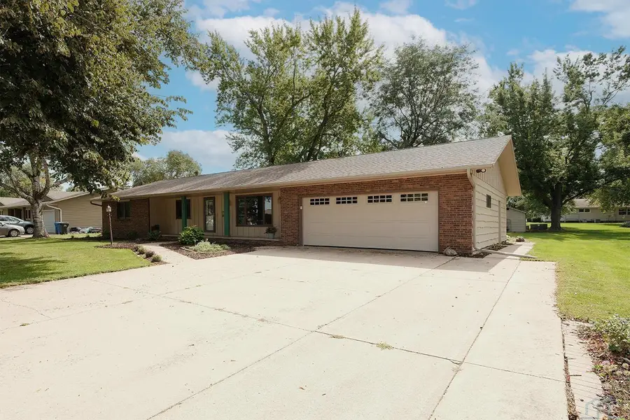 387 8th Street NE, Sioux Center, IA 51250 - #3