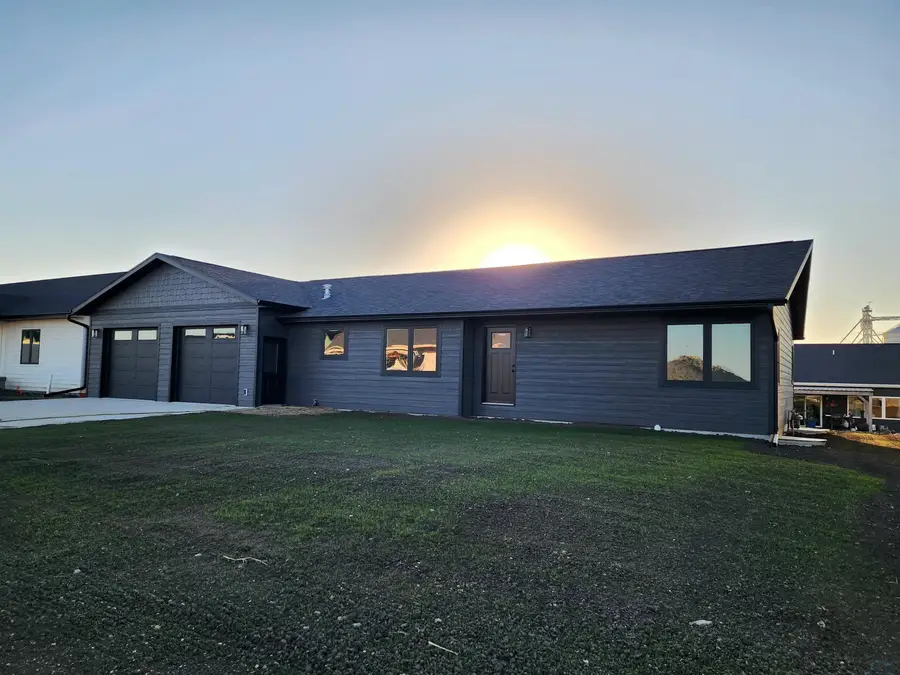 2103 Elm St., Hull, IA 51239 - #2