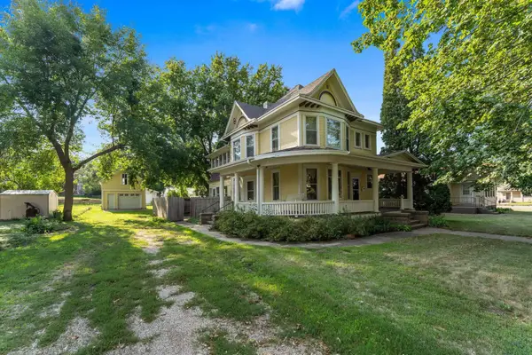 105 S Carroll St, Rock Rapids, IA 51246