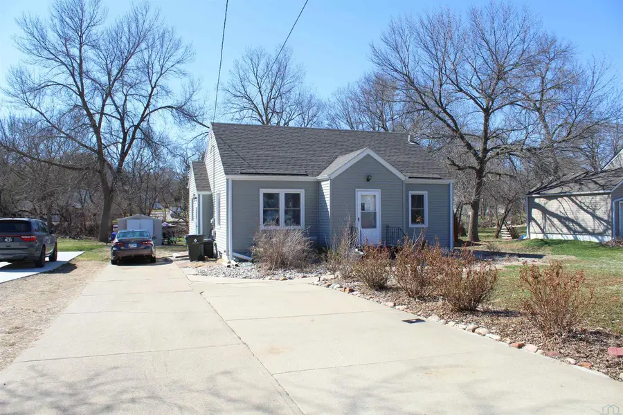 3711 SUMMIT ST, Sioux City, IA 51104 - #2
