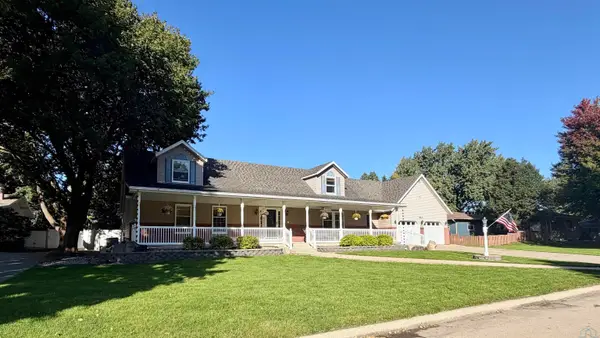 912 KELVIN RD, Storm Lake, IA 50588