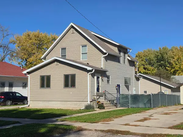 917 8TH ST, Sheldon, IA 51201