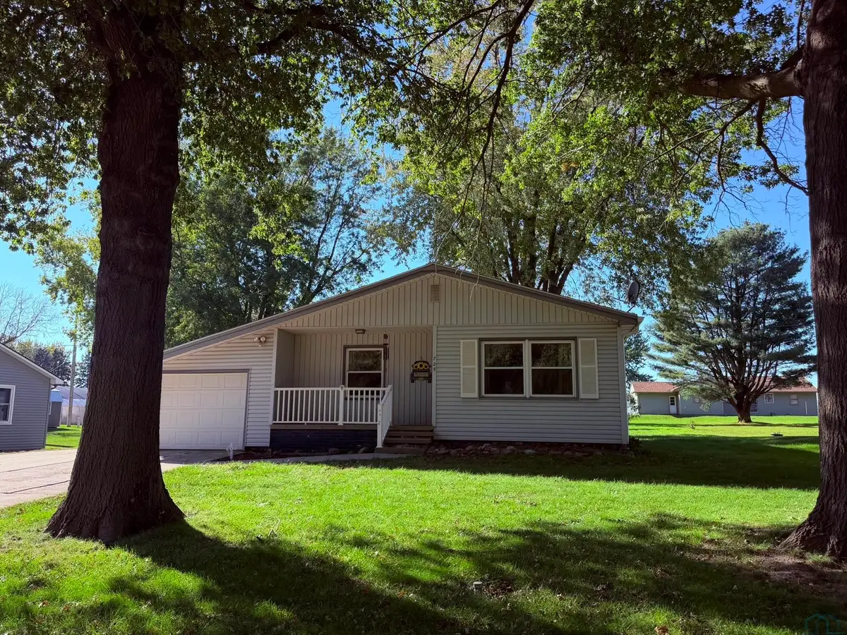 725 S Kiel Street, Holstein, IA 51025 - #1