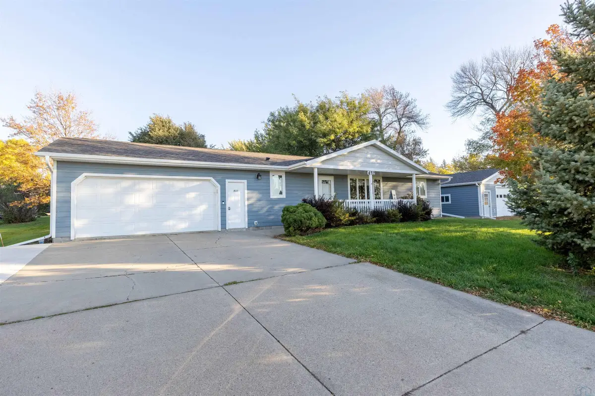 437 Holder St, Larchwood, IA 51241 - #1