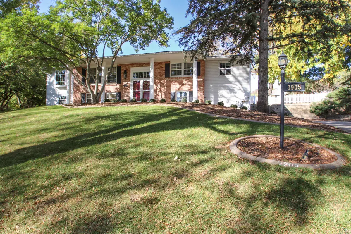 3905 Sylvian Ave, Sioux City, IA 51104 - #1