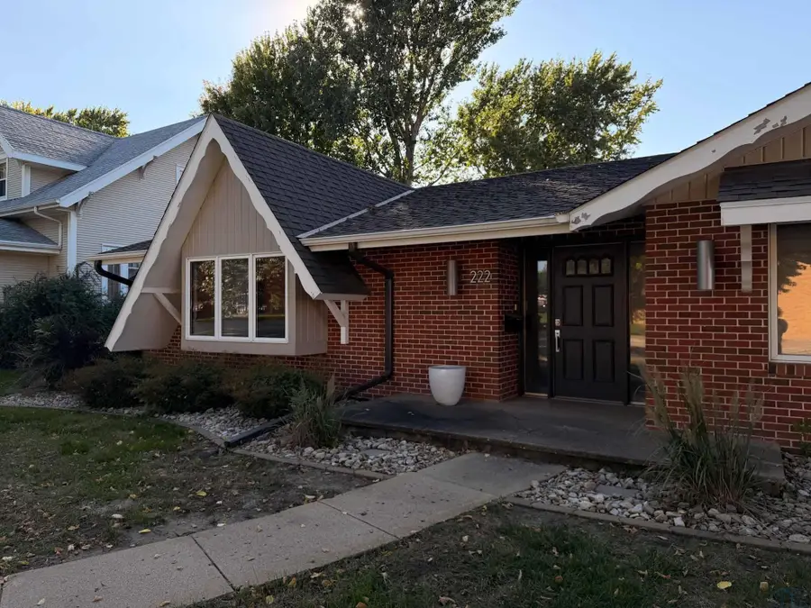 222 Arizona Ave NW, Orange City, IA 51041 - #3