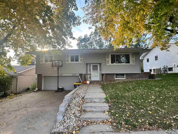 3113 S Oleander St, Sioux City, IA 51106