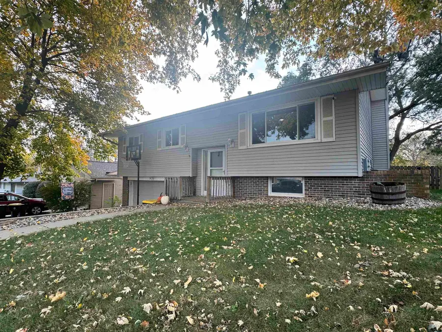 3113 S Oleander St, Sioux City, IA 51106 - #3