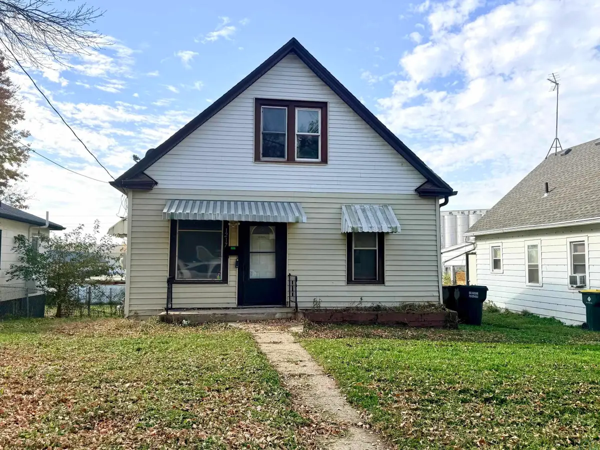 1217 DUBUQUE ST, Sioux City, IA 51105 - #1