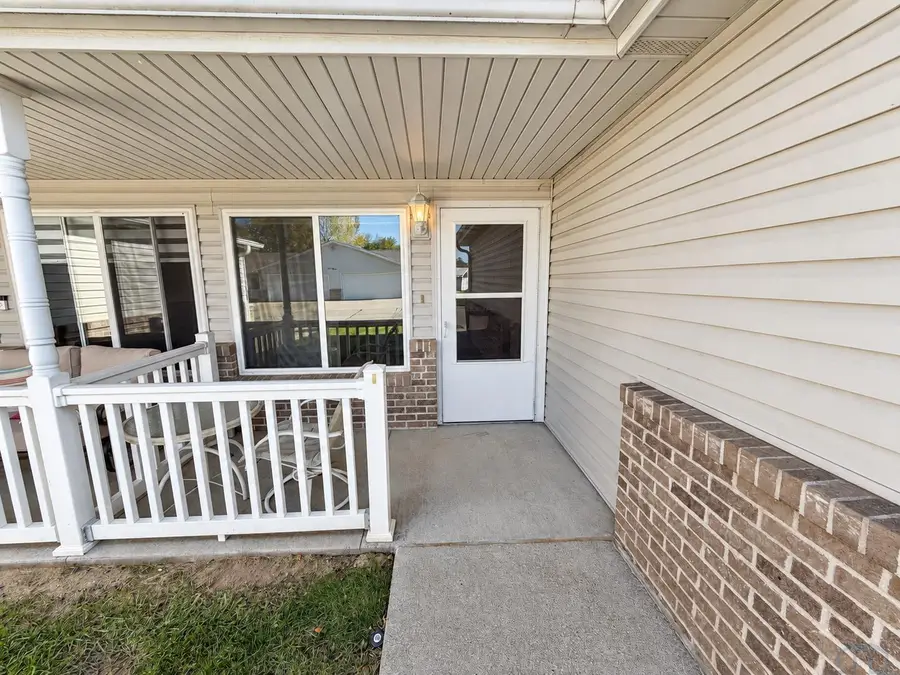 1110 Meadow View Ct #3, Sioux City, IA 51106 - #2