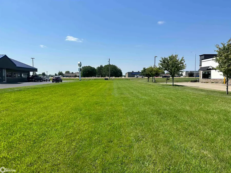 913 Lawrence Drive, Burlington, IA 52601 - Image #2