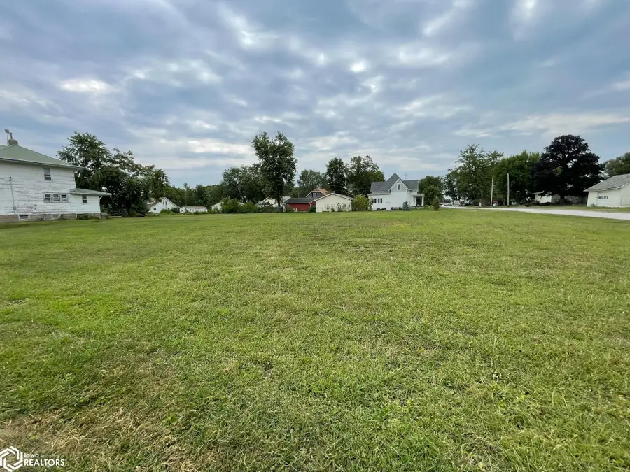 106 E Lee Street E, Seymour, IA 52590 - Image #2