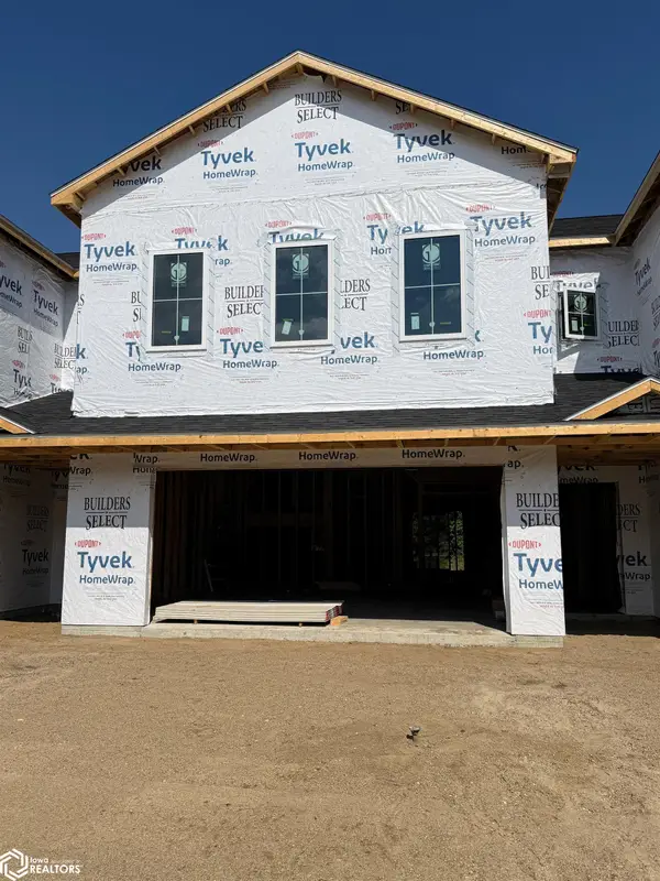 208 Stonebrook Ct., Clear Lake, IA 50428