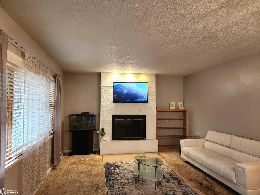 633 S Rhode Island Avenue, Mason City, IA 50401 - #2