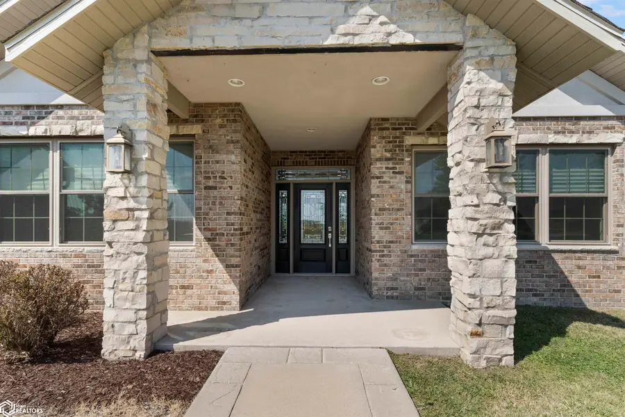 5607 Oak Hills Drive, Burlington, IA 52601 - Image #3