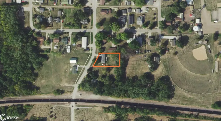 220 S Hazel Street, Agency, IA 52530 - Image #2