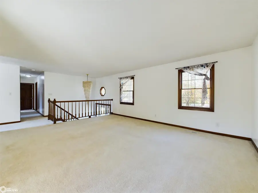 304 Pike Road, Ottumwa, IA 52501 - Image #2