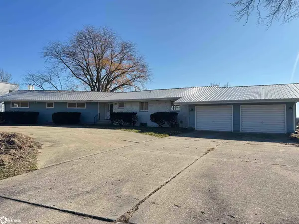 1122 Denmark Hilltop, Fort Madison, IA 52627