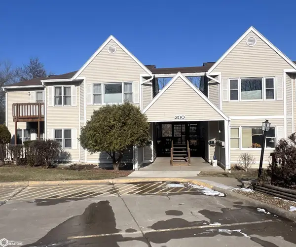 701 E Lowe Avenue #211, Fairfield, IA 52556