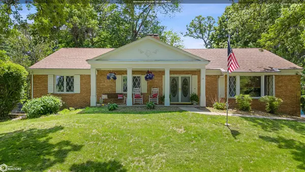 15 Timberlane Dr, Clear Lake, IA 50428