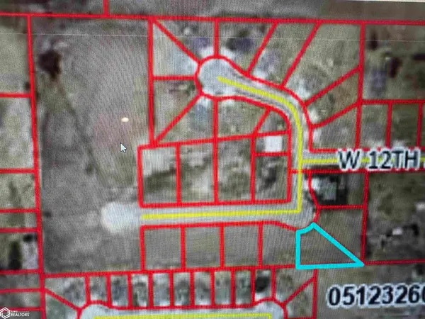 313 W 12th Ave N, Clear Lake, IA 50428