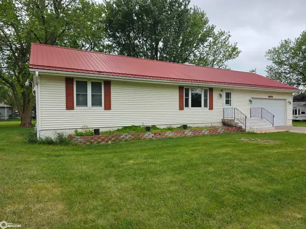 4655 NE 41st Avenue, Des Moines, IA 50317-4702