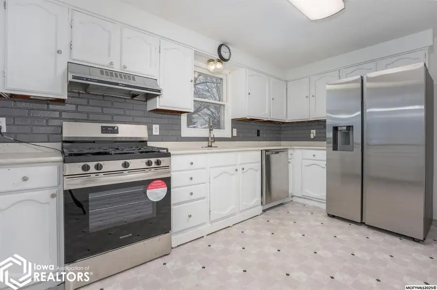 1712 S Virgina Ave, Mason City, IA 50401 - #3
