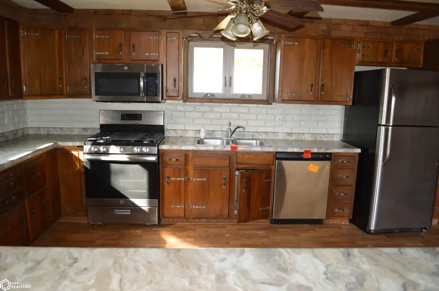 659 3rd Place Se, Mason City, IA 50401 - #3