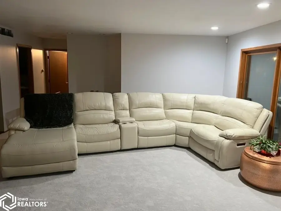 2480 Inkpaduta Avenue, Webster City, IA 50595 - Image #2