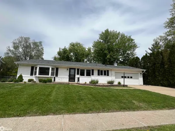 2912 Garden Avenue, Burlington, IA 52601