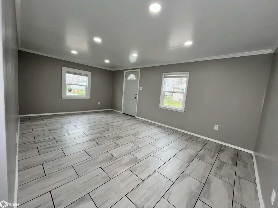 1007 S James Street, Ottumwa, IA 52501 - Image #2