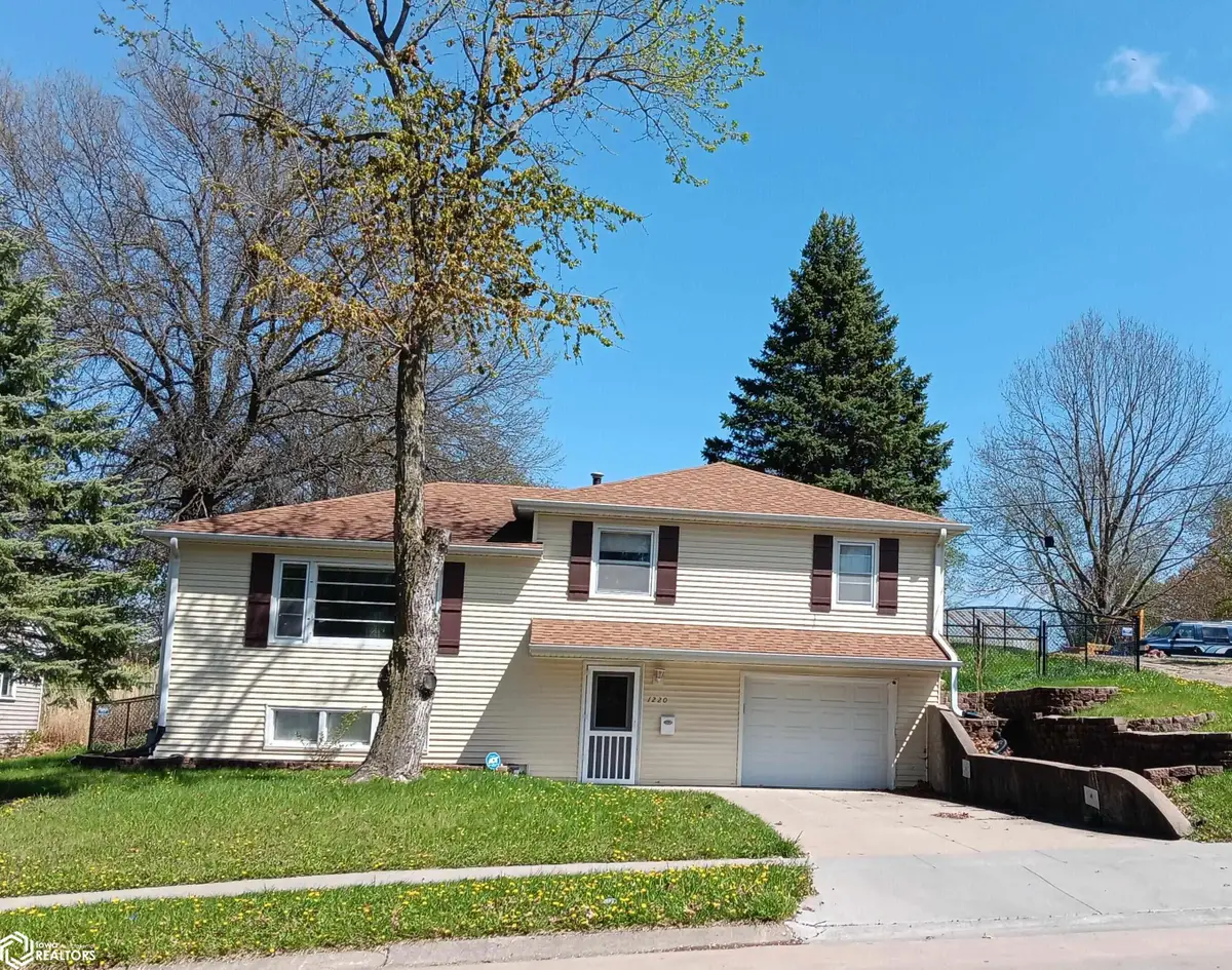 1220 N 3rd Street, Oskaloosa, IA 52577 - Image #1