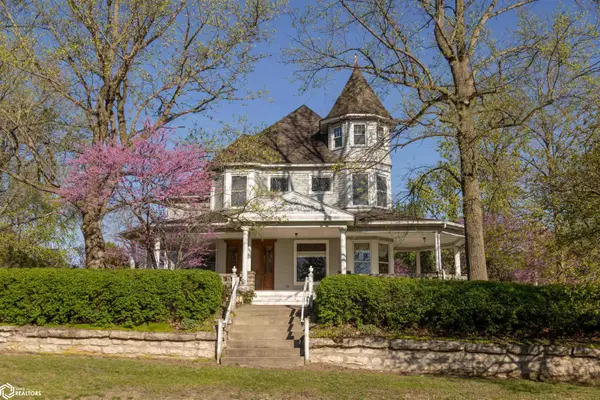 112 S 4th Street, Oquawka, IL 61469