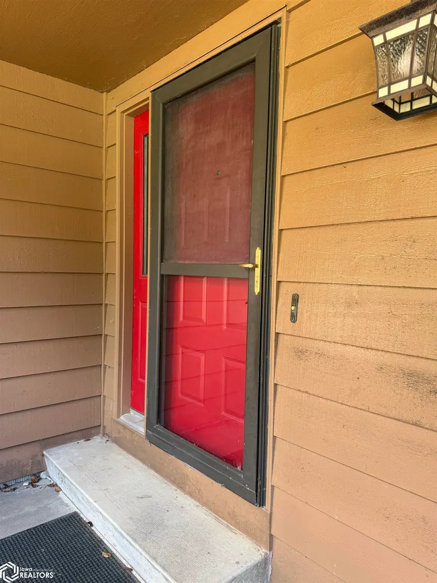 215 Woodbine Road, Mason City, IA 50428 - #2