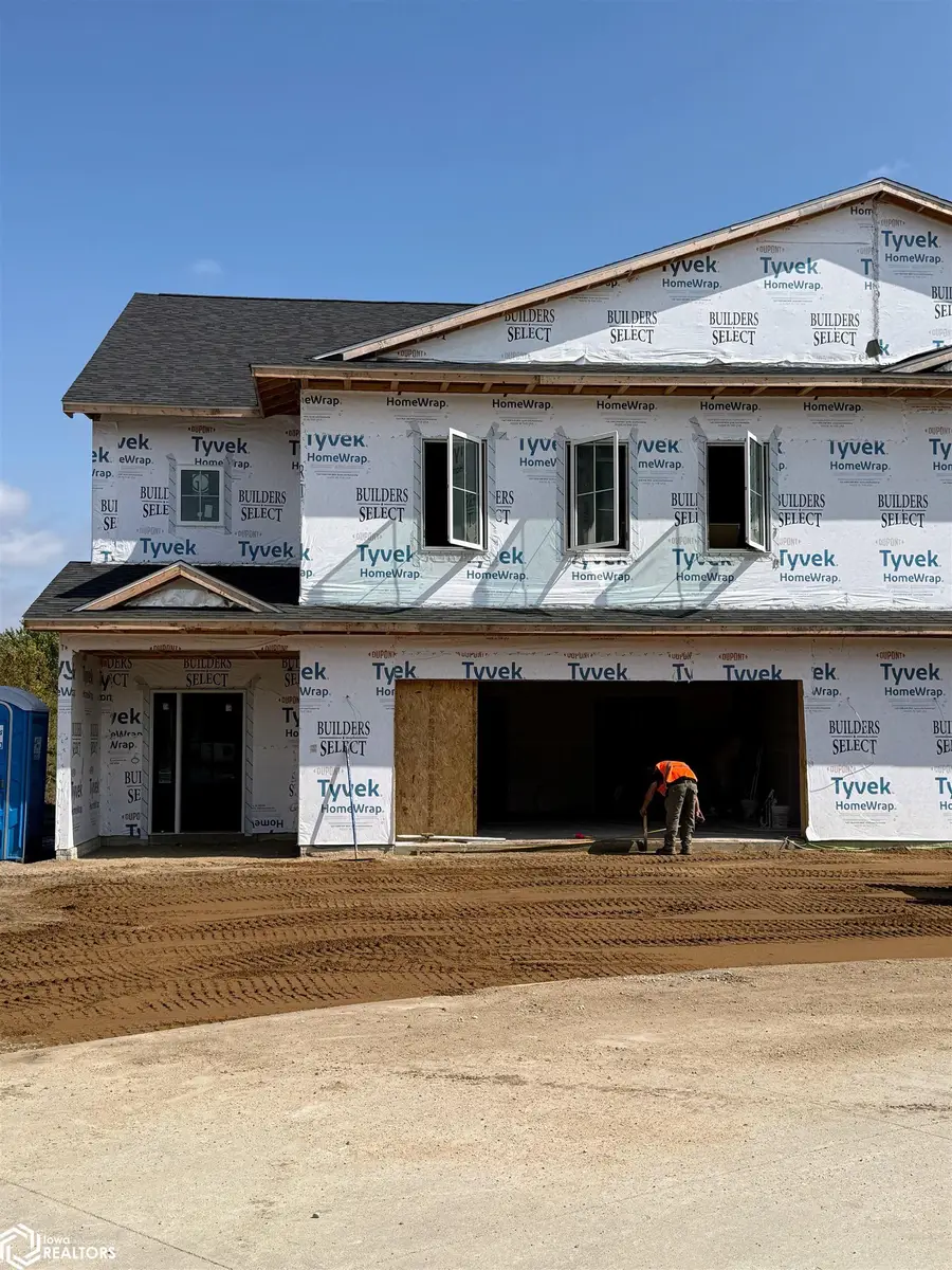 204 Stonebrook Ct, Clear Lake, IA 50428 - Image #2