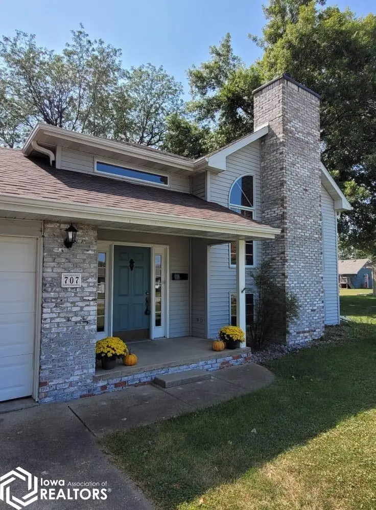 707 E Pleasant Valley Street, Sigourney, IA 52591 - Image #2