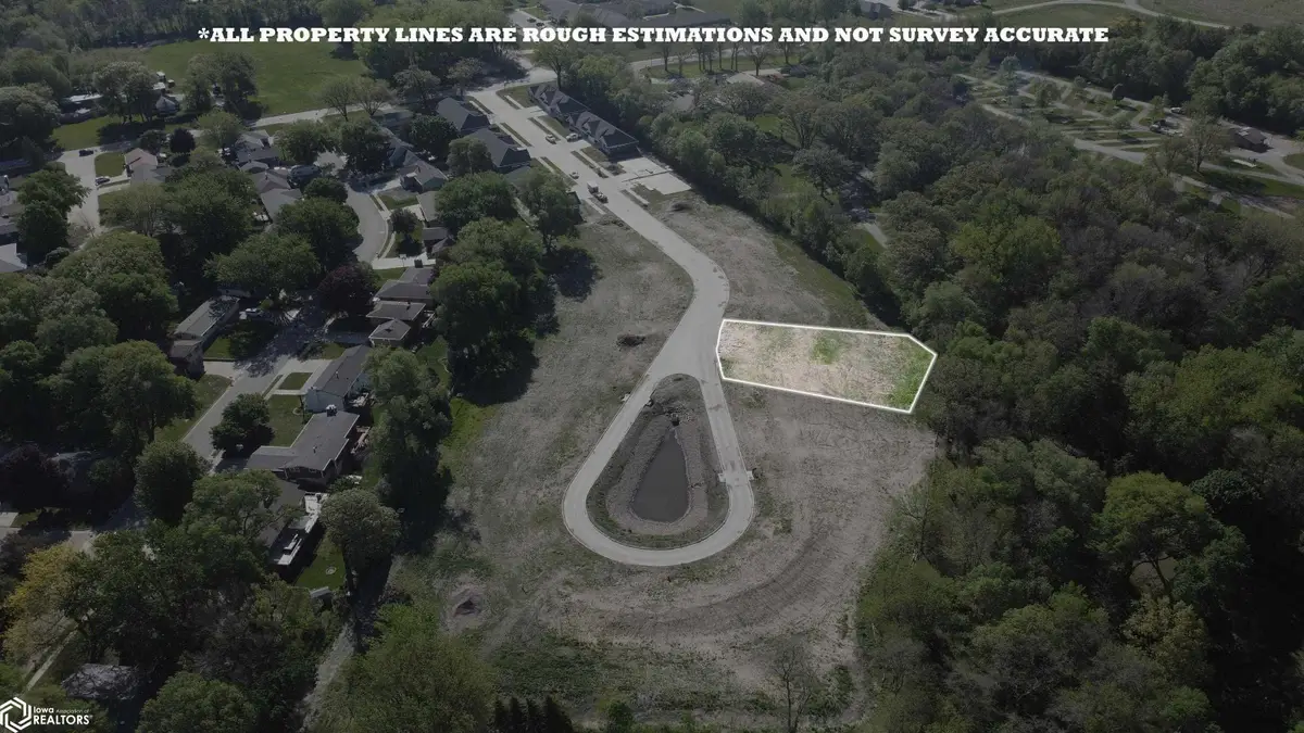 303 27th Pl S, Clear Lake, IA 50428 - Image #1