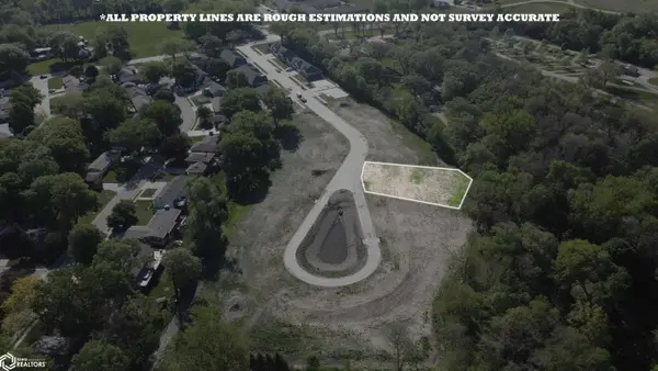 303 27th Pl S, Clear Lake, IA 50428