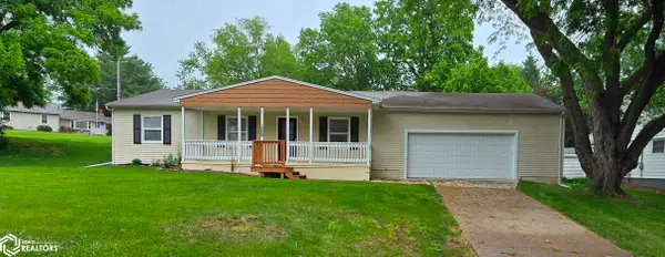 1002 Maywood Drive, Oskaloosa, IA 52577